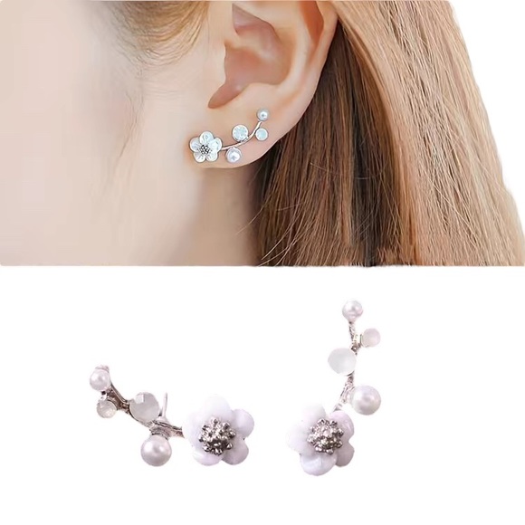 NEW Dainty Flower Crystal Pearl Stud Earrings - Picture 4 of 5